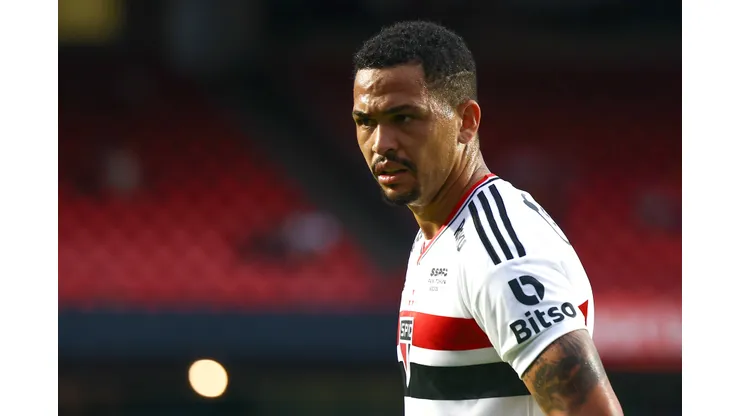 Foto: Marcello Zambrana/AGIF - Luciano cai nas graças da torcida do São Paulo