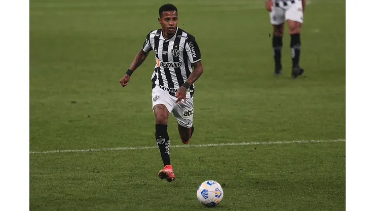 Foto: Ettore Chiereguini/AGIF - São Paulo expõe interesse em defensor do Atlético e torcida sugere troca por Tchê Tchê