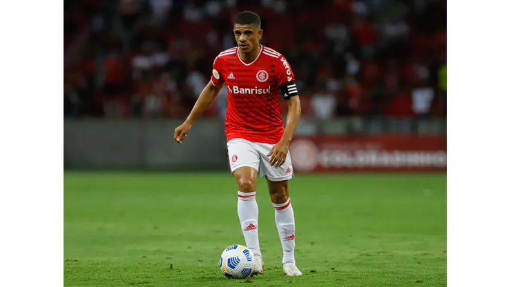 Foto: Maxi Franzoi/AGIF - Taison desfalca o Internacional contra o Atlético-MG