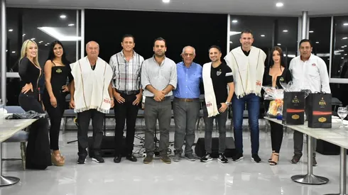 Divulgação/Atlético-MG – Diretoria do Atlético-MG durante a recepção em Ibagué, na Colômbia.