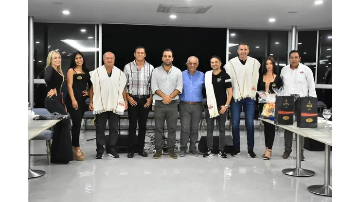 Divulgação/Atlético-MG - Diretoria do Atlético-MG durante a recepção em Ibagué, na Colômbia.