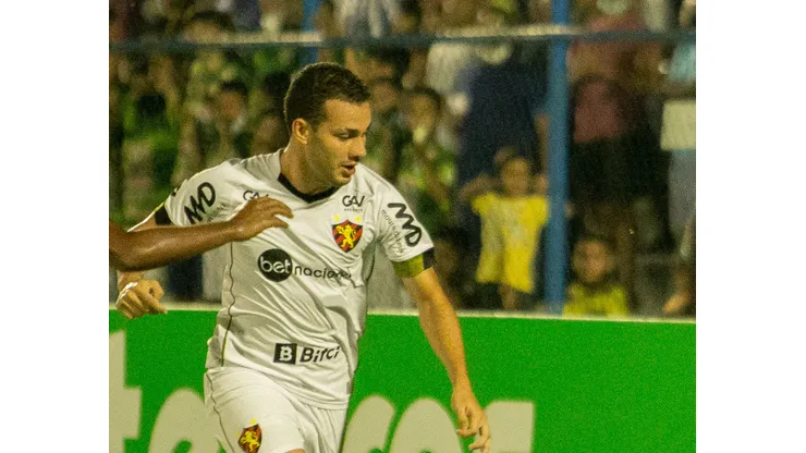 Foto: Aldo Carvalho/AGIF - Sport mira contratação de meio-campista do Cruzeiro