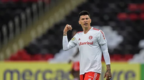 Foto: Thiago Ribeiro/AGIF – Botafogo tem interesse em Cuesta, do Internacional