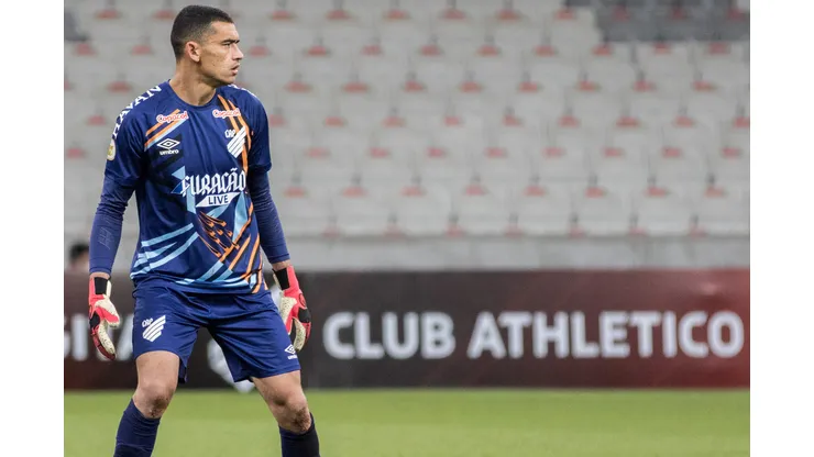 Foto: Robson Mafra/AGIF - Athletico acerta transferência de Santos ao Flamengo