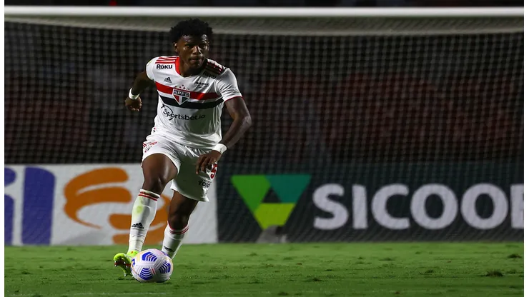 - Arboleda, zagueiro do São paulo