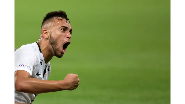 - Maycon, volante do Corinthians