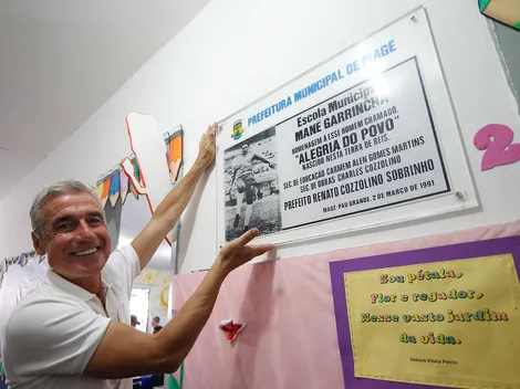 Luís Castro visita origens de Mané Garrincha e se 'conecta' ao Botafogo