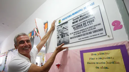 Foto: (Vítor Silva/Botafogo) – Técnico do Botafogo, Luís Castro visitou a Escola Municipal Mané Garrincha nesta segunda (30)