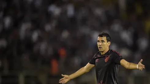 Foto: (Thiago Ribeiro/AGIF) – Titular em três dos seis jogos do Athletico na fase de grupos da Libertadores, Pablo ganhou um concorrente à altura