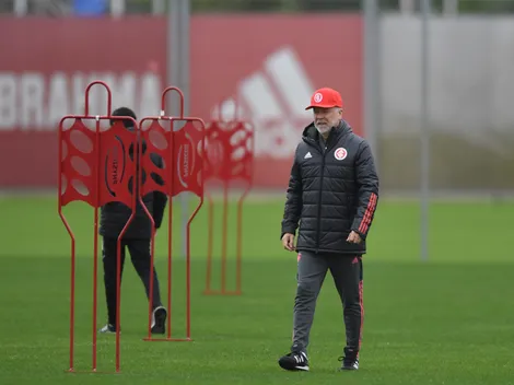Mano faz suspense sobre escalação de dupla no setor ofensivo do Inter