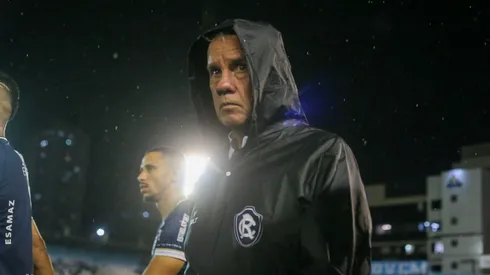 Foto: (Fernando Torres/AGIF) – Paulo Bonamigo tem desfalques certos no Remo para enfrentar o Floresta