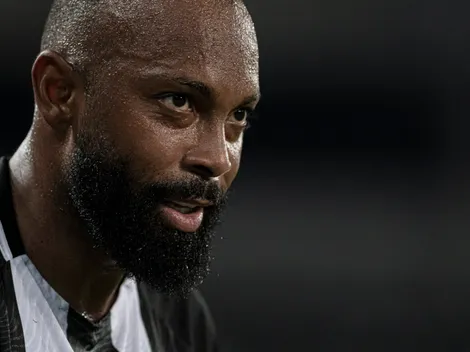 Chay 'sai da casinha' e expõe trabalho de Luís Castro no Botafogo