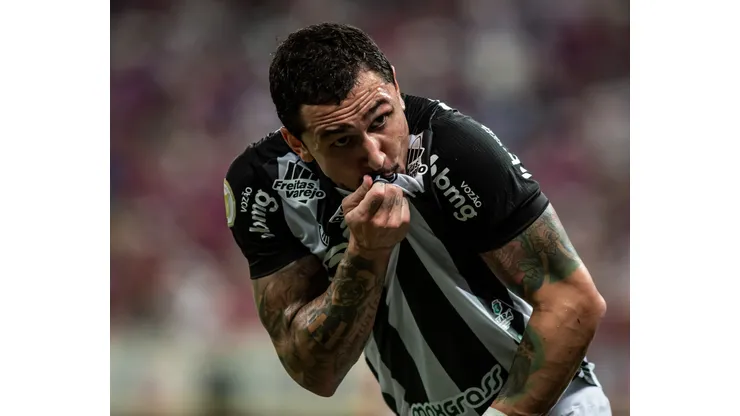 Foto: Pedro Chaves/AGIF- Vina viajou e deve atuar no duelo de logo mais
