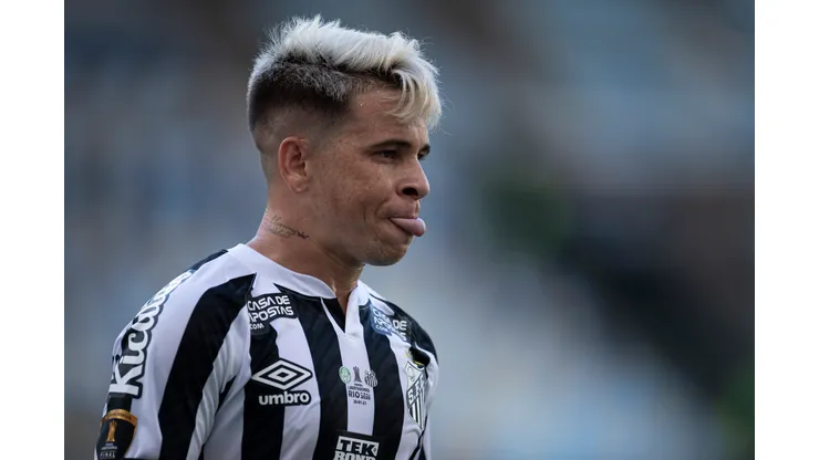 RJ - Rio de Janeiro - 30/01/2021 - LIBERTADORES 2020, PALMEIRAS X SANTOS - Soteldo jogador do Santos durante partida contra o Palmeiras no estadio Maracana pelo campeonato Libertadores 2020. Foto: Jorge Rodrigues/AGIF