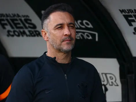 Vítor Pereira detona Róger Guedes ao expor motivos da ausência do artilheiro no Corinthians