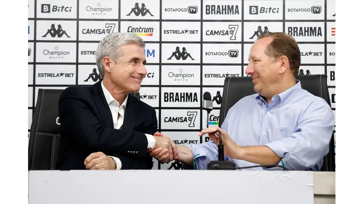 Foto: Flickr Oficial Botafogo FR/Vítor Silva | Textor vai atrás de camisa 10