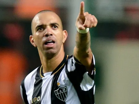 Diego Tardelli 'dá as caras' e se rende ao talento de titular absoluto do Atlético-MG