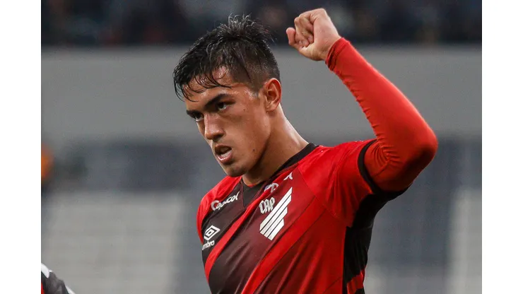 Foto: Gabriel Machado/AGIF- Cuello será titular na partida de logo mais