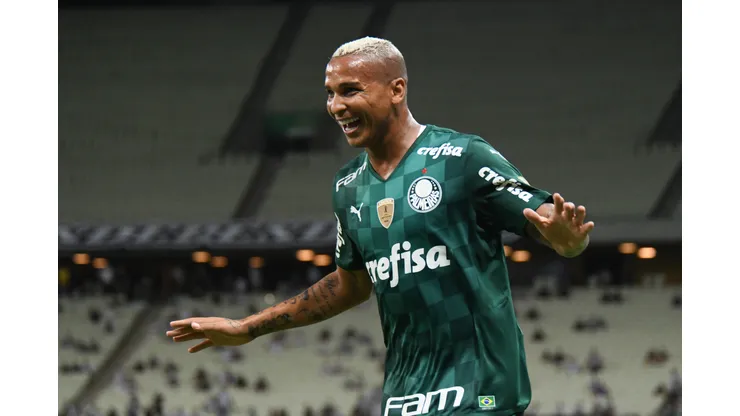 Foto: Kely Pereira/AGIF - Representante abre o jogo sobre Deyverson no Inter