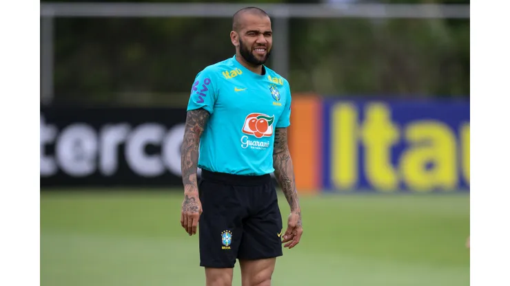 Foto: Fernando Moreno/AGIF - Daniel Alves toma decisão sobre futuro