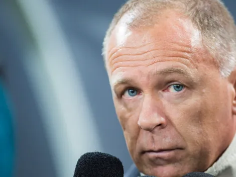 Após caso de racismo, comentarista 'solta os cachorros' contra Mano Menezes no Inter