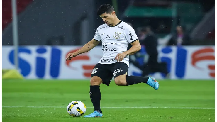 Pedro H. Tesch/AGIF - Rafael Ramos, lateral-direito do Corinthians