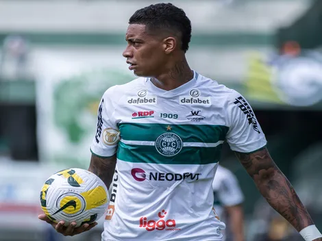 Alef Manga vai a público e aponta culpado pela curtida polêmica em post do Santos