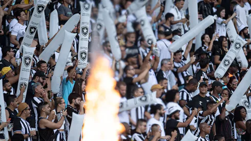 Jorge Rodrigues/AGIF – Torcida do Botafogo bo estádio Engenhão