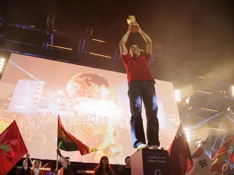 Cafu apresenta a taça da Copa do Mundo ao público em Doha, saiba mais