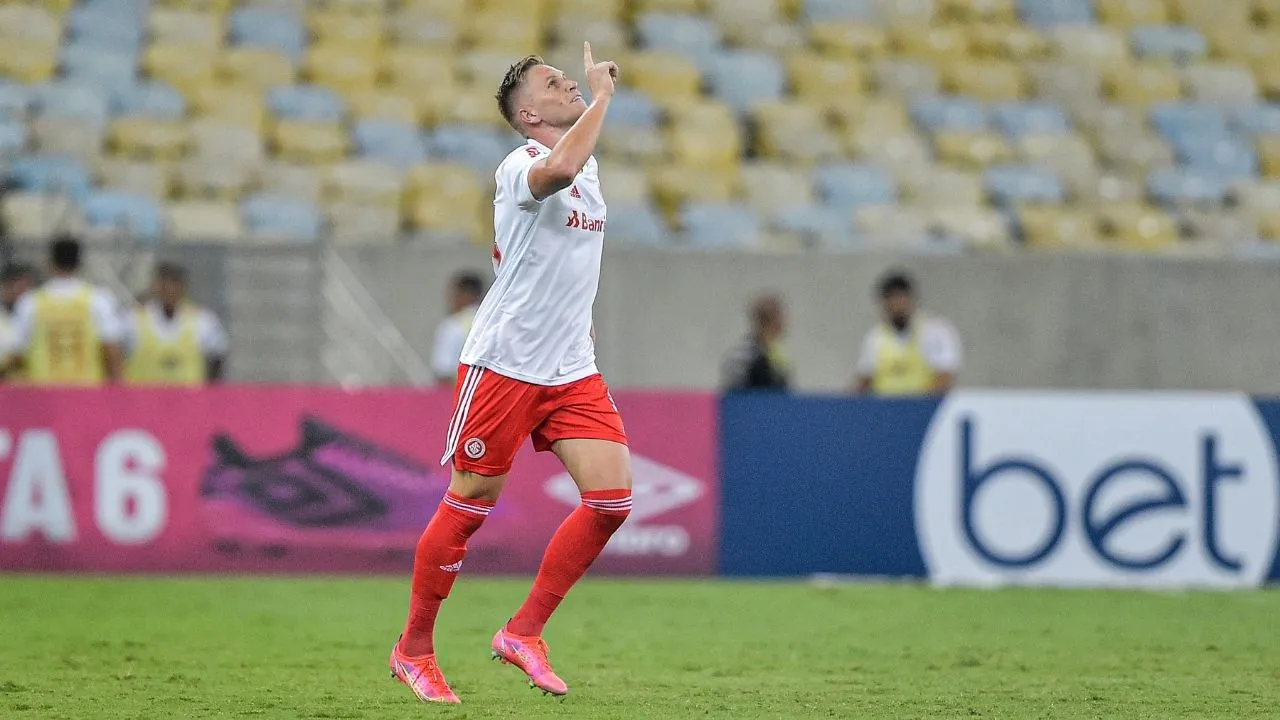 Foto: Thiago Ribeiro/AGIF | Alemão deve ser sacado dos 11 iniciais do Internacional