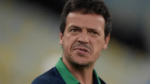 Foto: Thiago Ribeiro/AGIF- Diniz terá que 'quebrar a cabeça' para definir um substituto