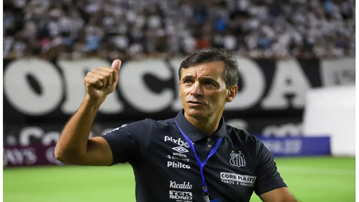 Fernanda Luz/AGIF - Fabián Bustos, técnico do Santos