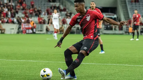 Foto: Robson Mafra/AGIF: Furacão vai em busca da vitória para acalmar os ânimos na Baixada