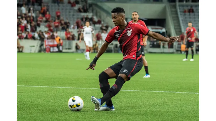 Foto: Robson Mafra/AGIF: Furacão vai em busca da vitória para acalmar os ânimos na Baixada
