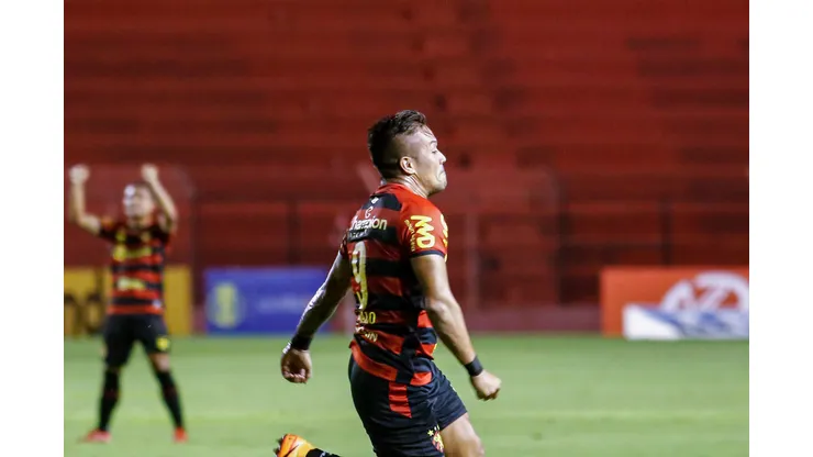 Rafael Vieira/AGIF - Parraguez, atacante do Sport