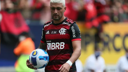 Foto: Gil Gomes/AGIF – Arrascaeta é "ofuscado" por xodó do Fluminense