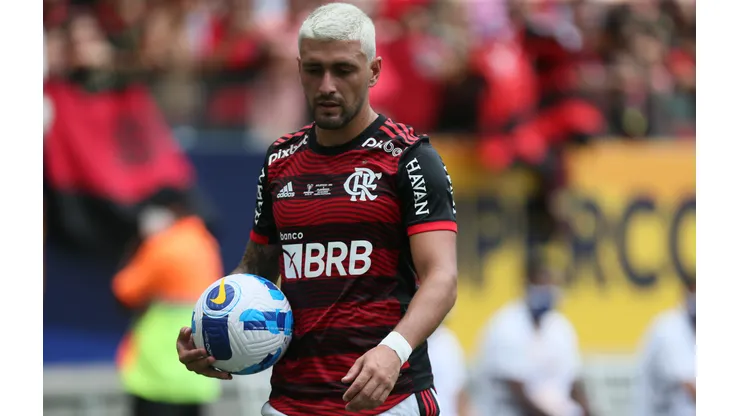 Foto: Gil Gomes/AGIF - Arrascaeta é "ofuscado" por xodó do Fluminense