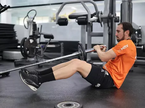 Alvo de questionamentos por parte da torcida do Atlético-MG, Godín inicia tratamento especial