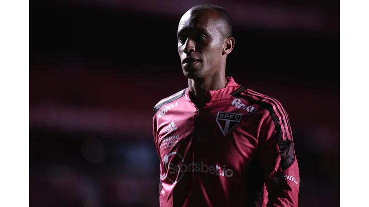 Foto: Ettore Chiereguini/AGIF - Miranda retorna aos titulares do São Paulo