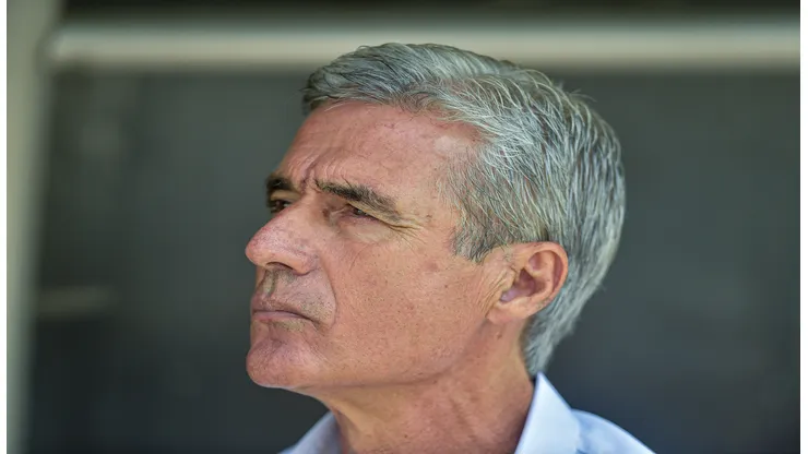Thiago Ribeiro/AGIF - Luís Castro, técnico do Botafogo