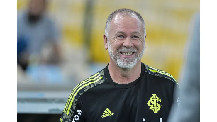 Foto: (Thiago Ribeiro/AGIF) - Mano Menezes poderá continuar utilizando seu zagueiro de confiança no Internacional