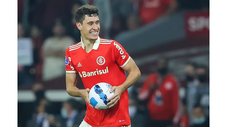 Foto: Pedro H. Tesch/AGIF - Internacional busca reposição para Dourado