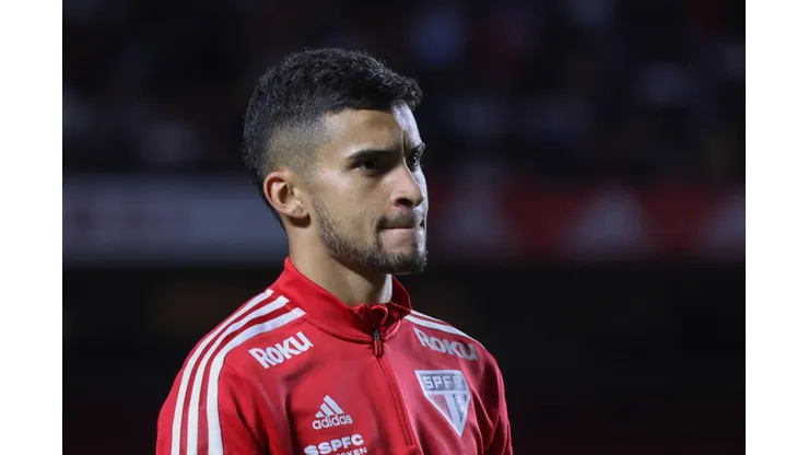 Foto: Marcello Zambrana/AGIF - Parça de Nestor pode deixar o São Paulo