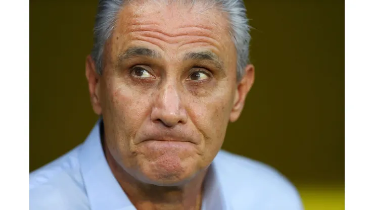 (Photo by Francois Nel/Getty Images) - Atleta é observado pelo comandante da Seleção Brasileira