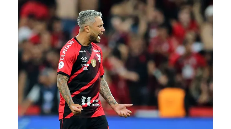 Foto: (Heuler Andrey/Getty Images) - Marlos ainda não deslanchou com a camisa do Athletico devido às frequentes lesões