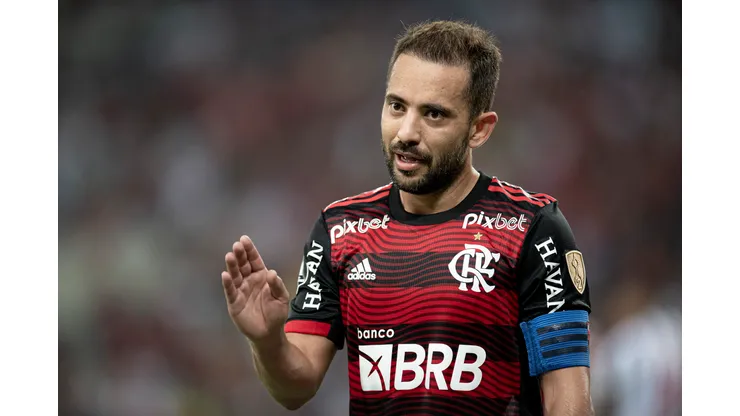 Foto: Jorge Rodrigues/AGIF- Medalhão pode ser sacado do time titular