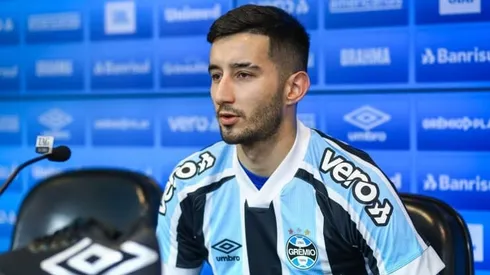 Villasanti em entrevista pelo Grêmio – Foto: Lucas Uebel/Grêmio