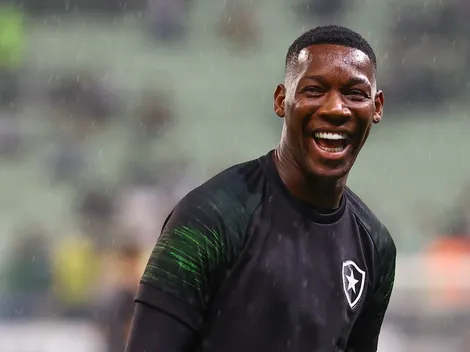 Esquema com três zagueiros pode ajudar Patrick de Paula no Botafogo; entenda