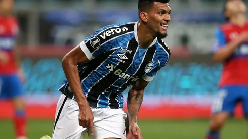 (Photo by Alexandre Schneider/Getty Images)- Defensor retorna para confronto desta terça-feira