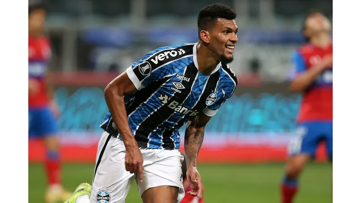 (Photo by Alexandre Schneider/Getty Images)- Defensor retorna para confronto desta terça-feira